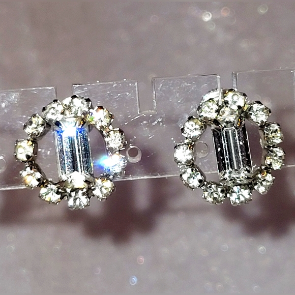 Vintage Clear Glittery Circle Rhinestone Screw-on Earrings - Picture 1 of 1